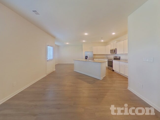 Photo - 823 Athens Ln