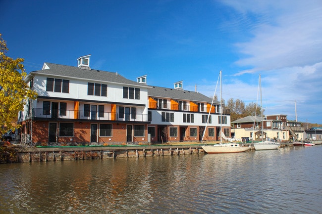 Building Photo - Boathouse Landing on Cayuga Inlet