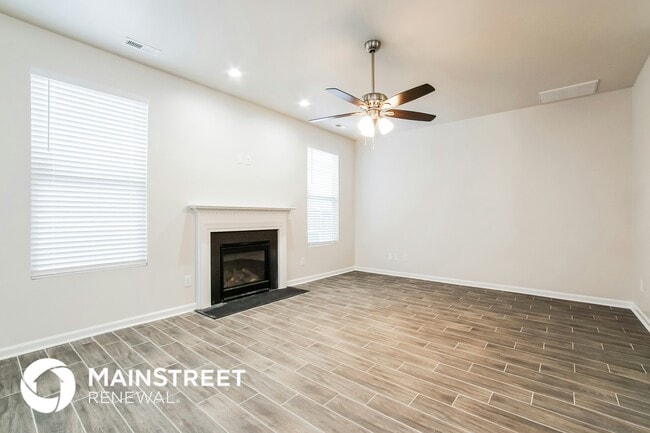 Photo - 1445 Lombar St