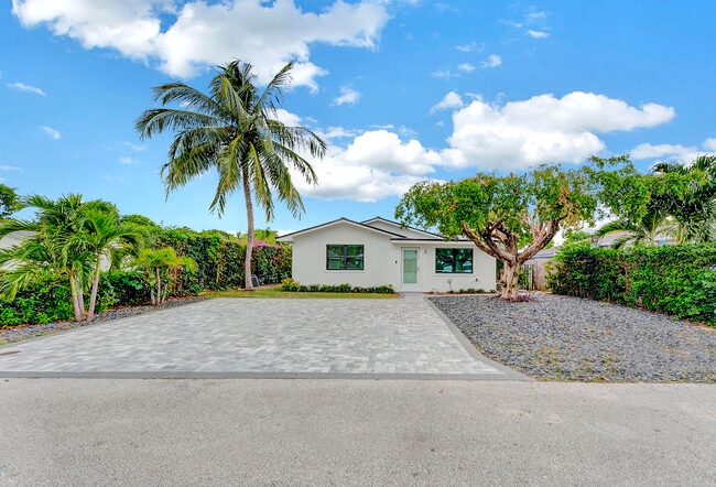 320 NW 3rd Ave