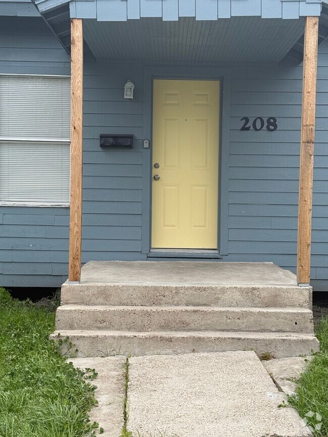 Building Photo - Cozy updated 2-1 apartment