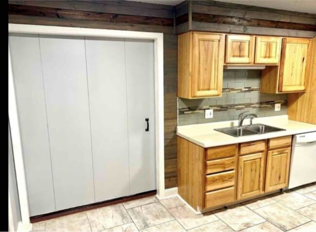 Photo - 2315 Loreco St