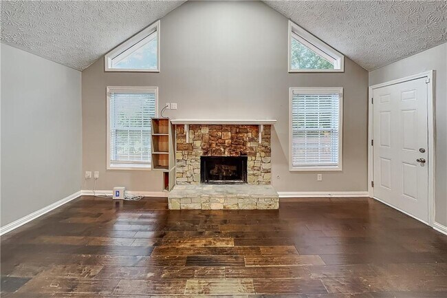 Photo - 985 Crystal Water Dr SE