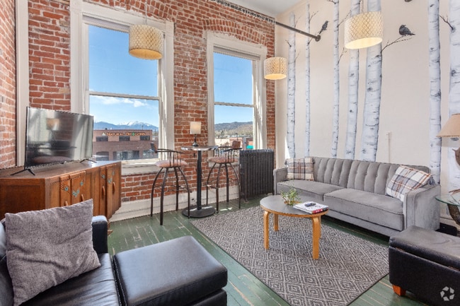Building Photo - 207 1/2 F St Rental