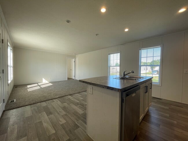 Photo - 16242 Frontenac Ave