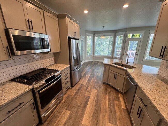 Photo - Large Three Bedroom Home in West Salem wit...