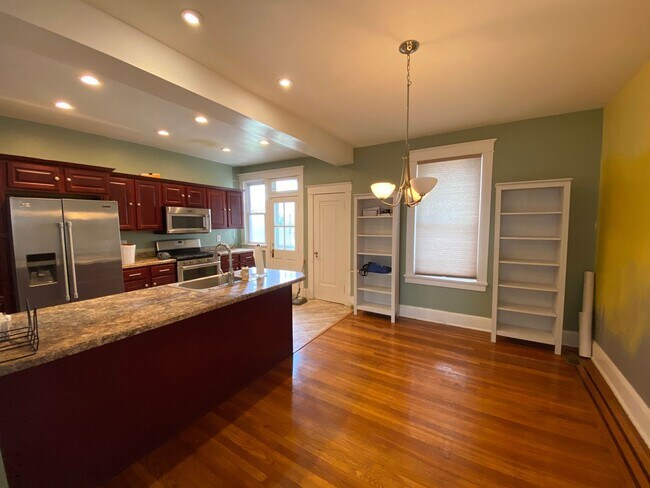 Photo - Charming 3 Bedroom/1.5 Bathroom Townhome i...