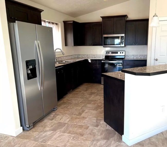 Photo - 715 SW Huebert St