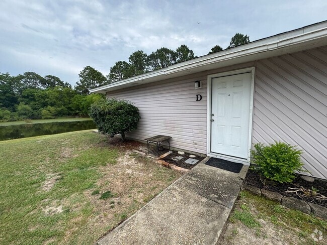 Building Photo - Gulf Breeze - Greenbriar Estates - 2 bedro... Rental