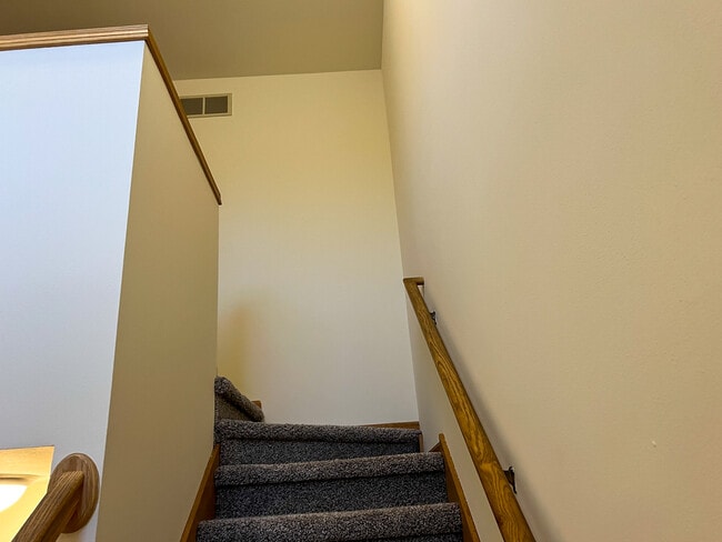 Photo - 1090 Heritage Ct