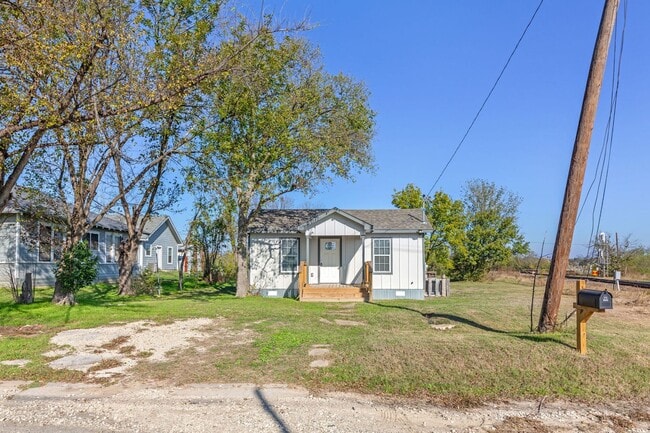 Photo - 603 E 3rd St