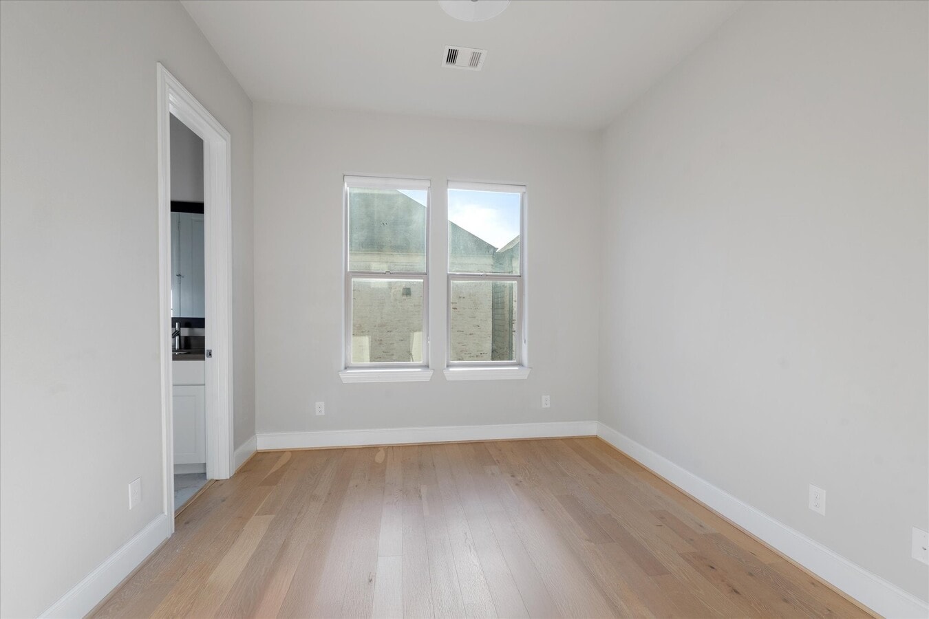 Photo - 1005 St Charles St