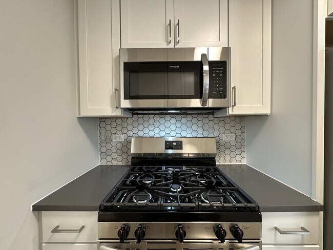 Photo - 535 W Aldine Ave Unit 412