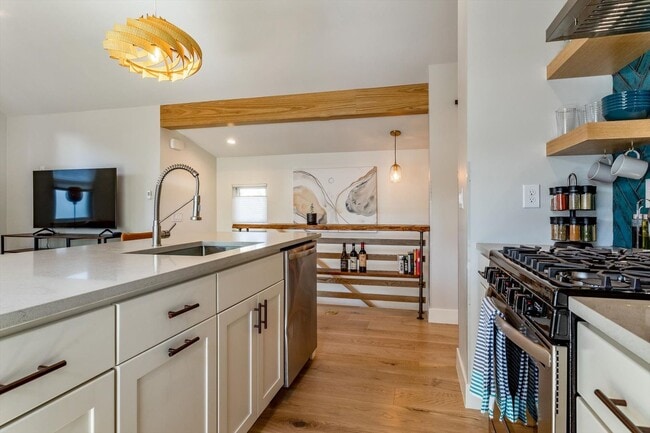 Photo - One Bedroom furnished ADU/apartment in The Highlands.