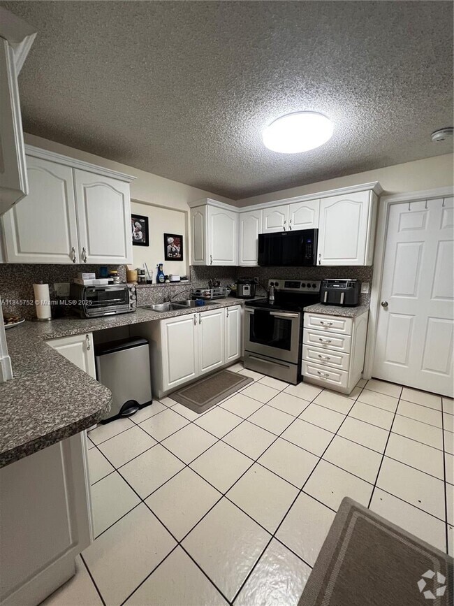 Building Photo - 5070 Ponderosa Ln Rental