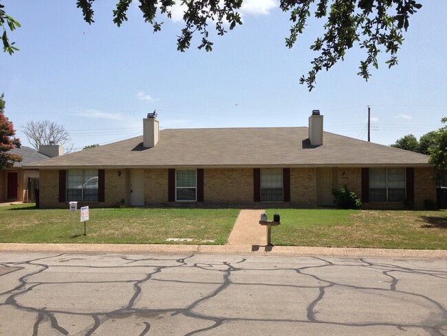 Building Photo - Duplex