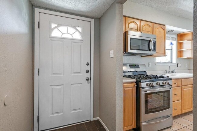 Photo - 13204 Rampart St