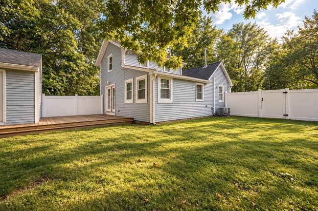 36 Brackett Rd