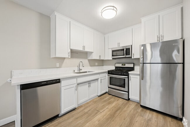 1BR, 1BA - 690SF - Kitchen