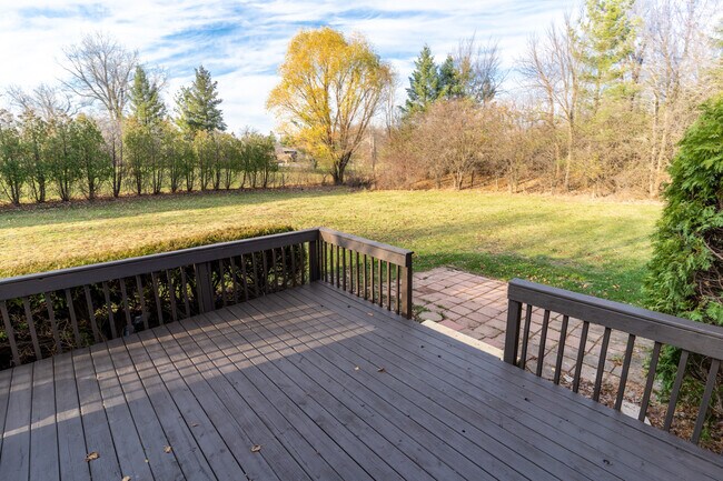 Photo - 2521 Woodmeadow Dr SE