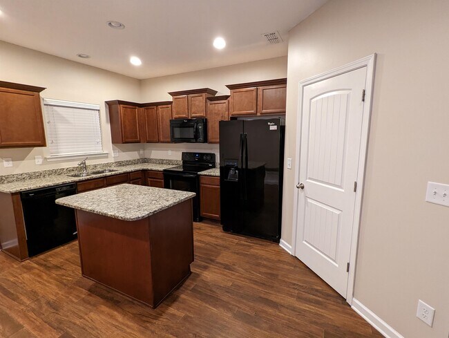 Photo - 832 Lower Park Pl