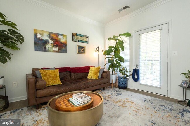 Photo - 4870 Eisenhower Ave Unit 201