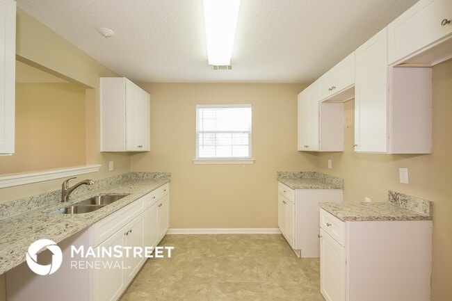 Photo - 1269 Creekview Cir