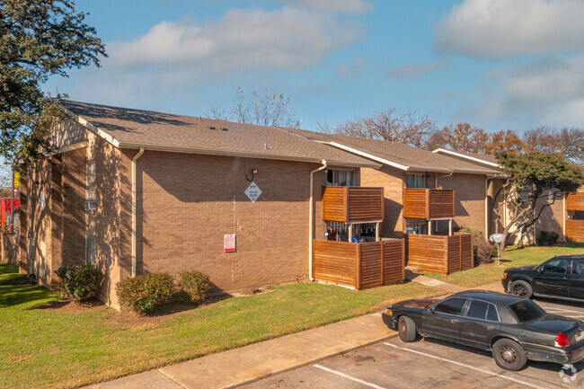 Building Photo - Villas Del Rey Apartments