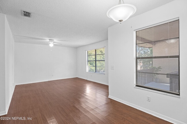 Photo - 476 Lombard St