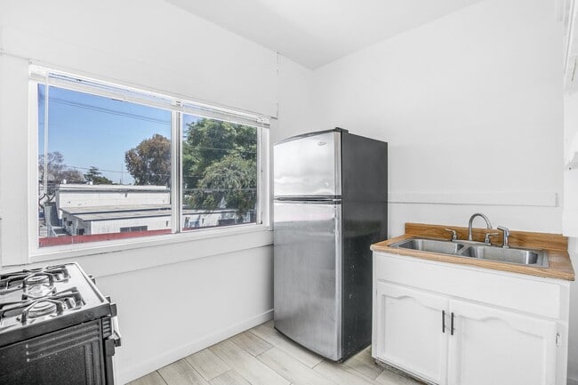 Photo - 5251 Main St Unidad A