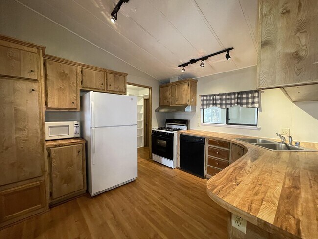 Photo - 9384 Lott Rd