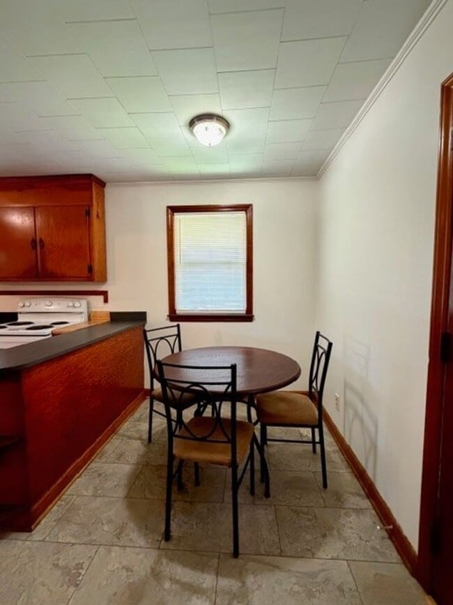 Photo - ~~ Cute 2-bedroom Brick Ranch located in Elon ~~