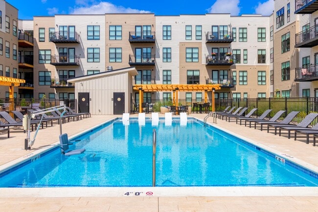 https://my.matterport.com/show/?m=cwu7GQHyJrR&brand=0&play=1&wh=0&qs=1