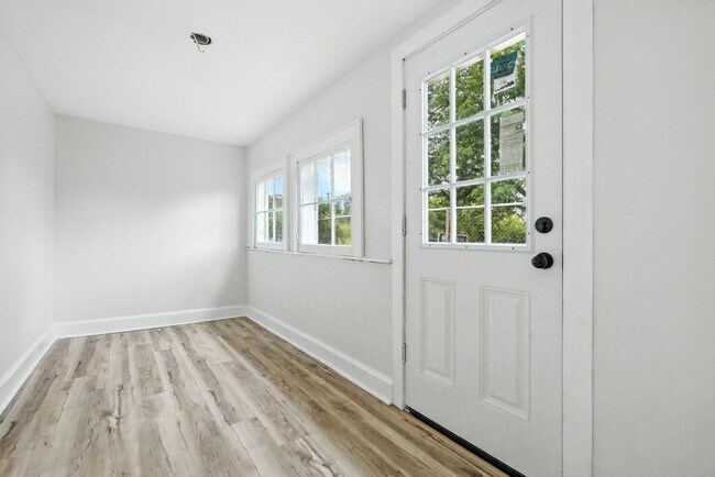 Photo - 260 E Beecher St