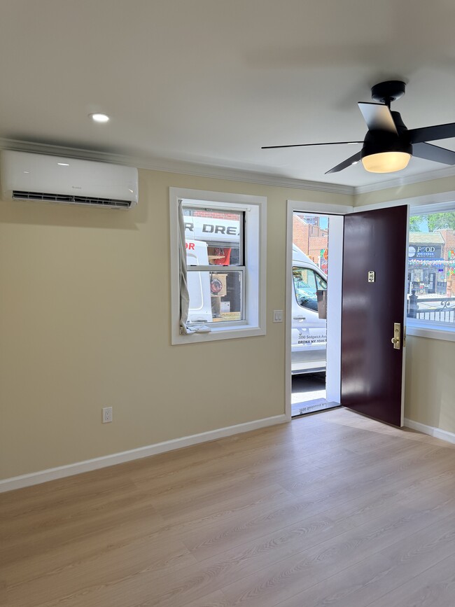 Building Photo - 3902 Sedgwick Ave Unit 3902 Sedgwick Ave 1st Floor