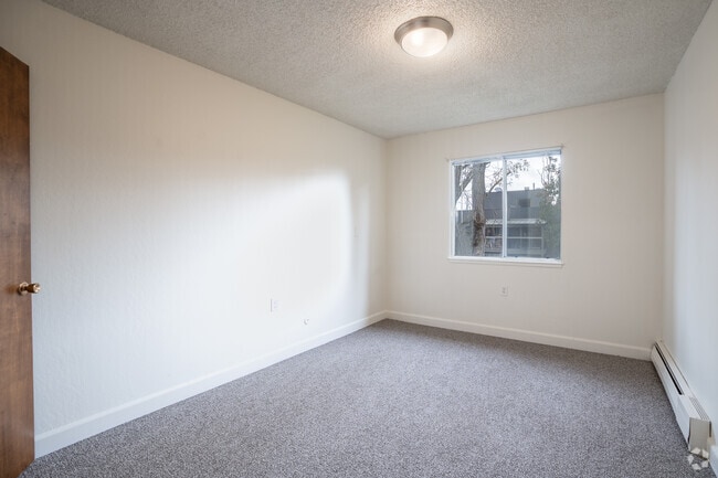 1BR, 1BA - 577SF - Bedroom