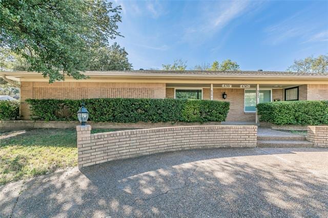 Building Photo - 6501 Calmont Ave Rental