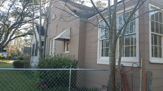 Photo - 817 W 1st Ave