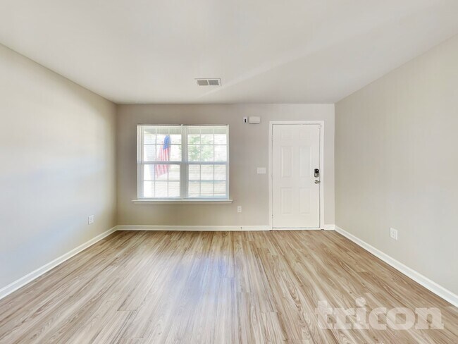 Photo - 747 Markham Cir