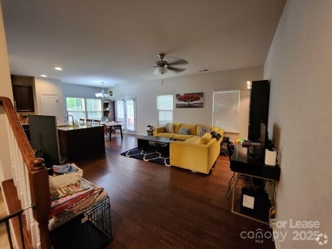 Building Photo - 11031 Discovery Dr NW Rental