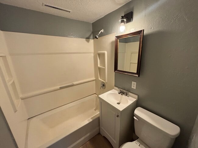 Photo - 634 W 14th Ave Unidad 6