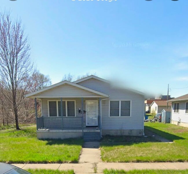 Photo - Very spacious 3 Bedrooms, 1 Bathroom Home