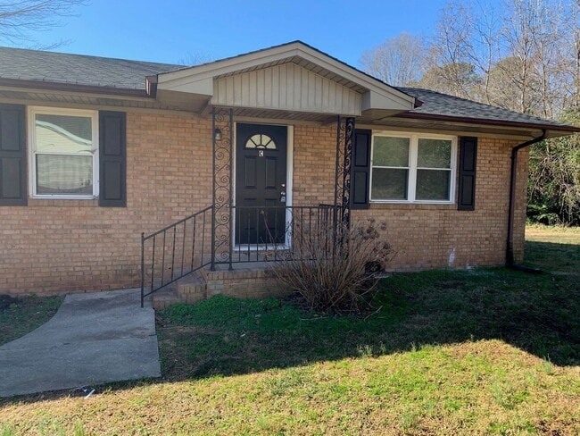 Building Photo - 310 Hillcrest Dr Unit Hillcrest 310 C Rental