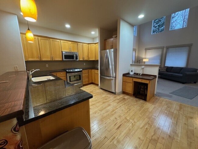 Photo - Partially furnished sort term West Side Location