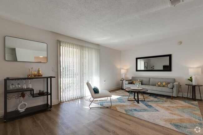 3BR, 2BA - 1,350SF - Living Room
