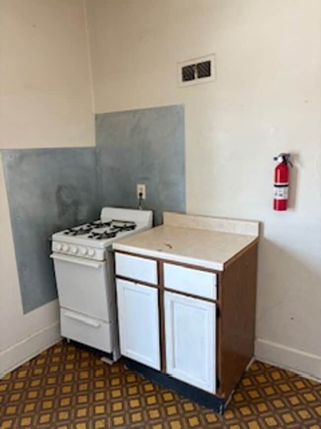 Photo - 305 1/2 Ricker St - Apt 3 Unit 305 1/2 Ricker St - Apt 3