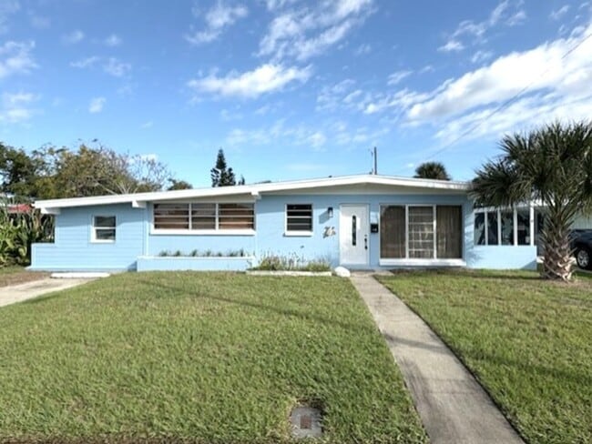 Building Photo - Beachside Bungalow in Ormond Beach!