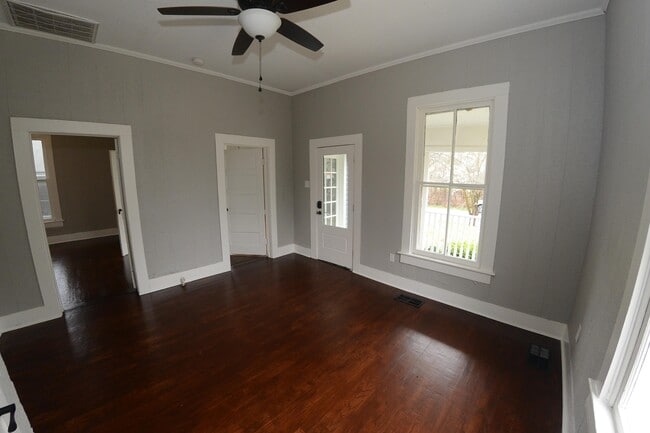 Photo - 412 W Day St