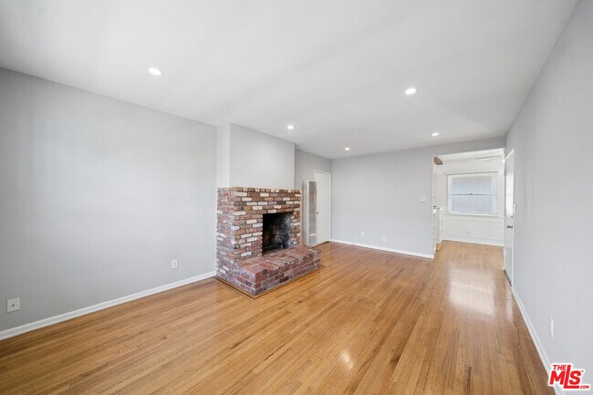 Photo - 5303 Vantage Ave Unidad 5303 1/2