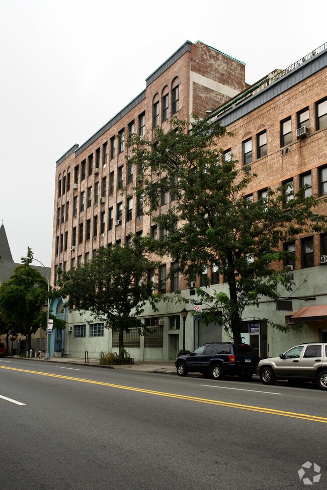 Photo - 423-443 Atlantic Ave